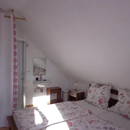 Bruckerhutte Alojamento de Acomodação e Pequeno-almoço Lachtal
